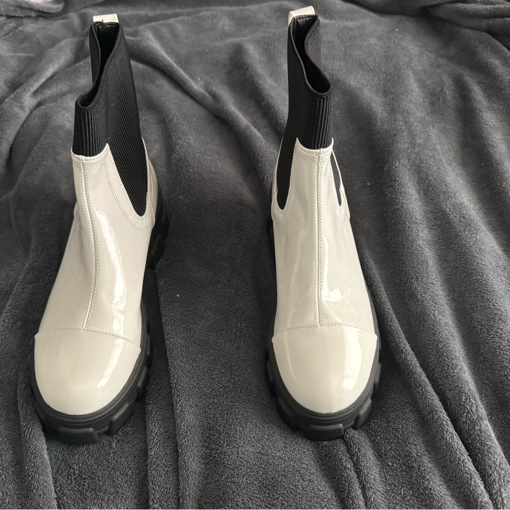 Circus by Sam Edelman Cream and Black Ankle Booties